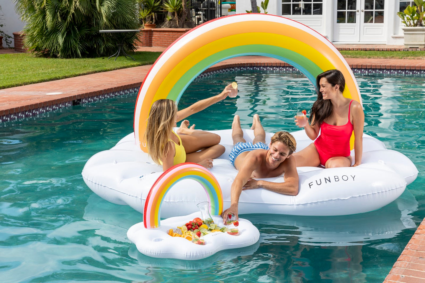 10 must have swimming pool accessories