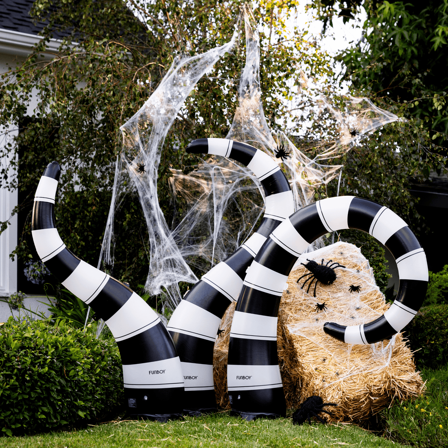 Halloween Decor Black White Lawn Snakes Inflatable Light-Up Decor